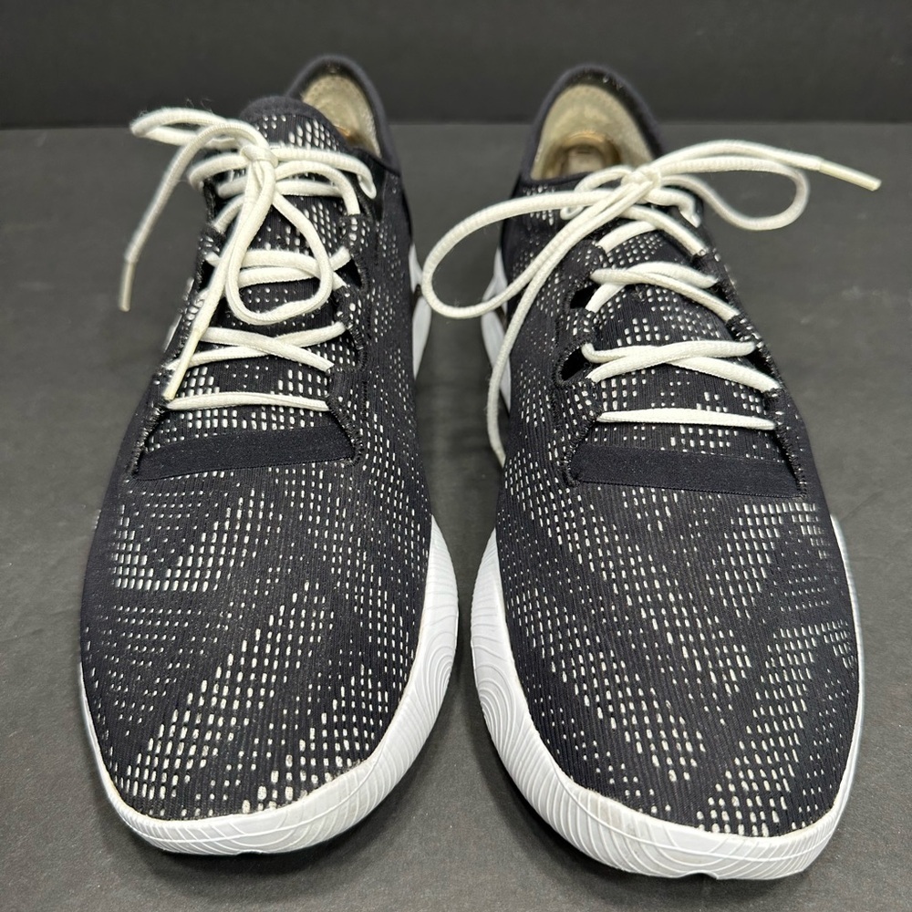 UNDER ARMOUR Black and White Patterned size 8.5 pre owned good condition